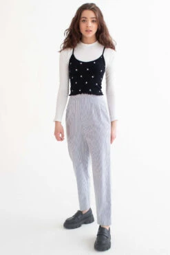 Black Daisy Print Seamless Cropped Cami -Swimsuit Closet Sales Store black daisy print seamless cropped cami 1 06809.1692379196